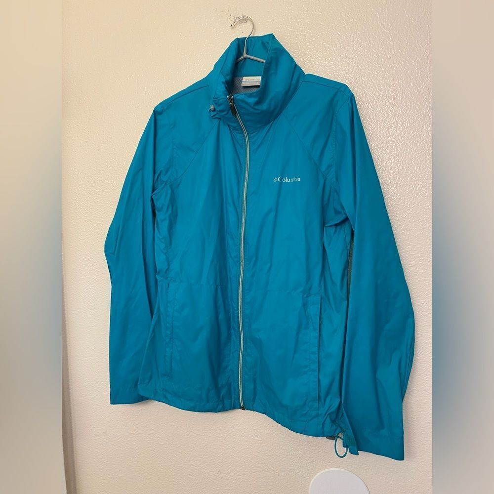 Columbia Women’s aqua blue 100% nylon packable rain wind jacket coat L